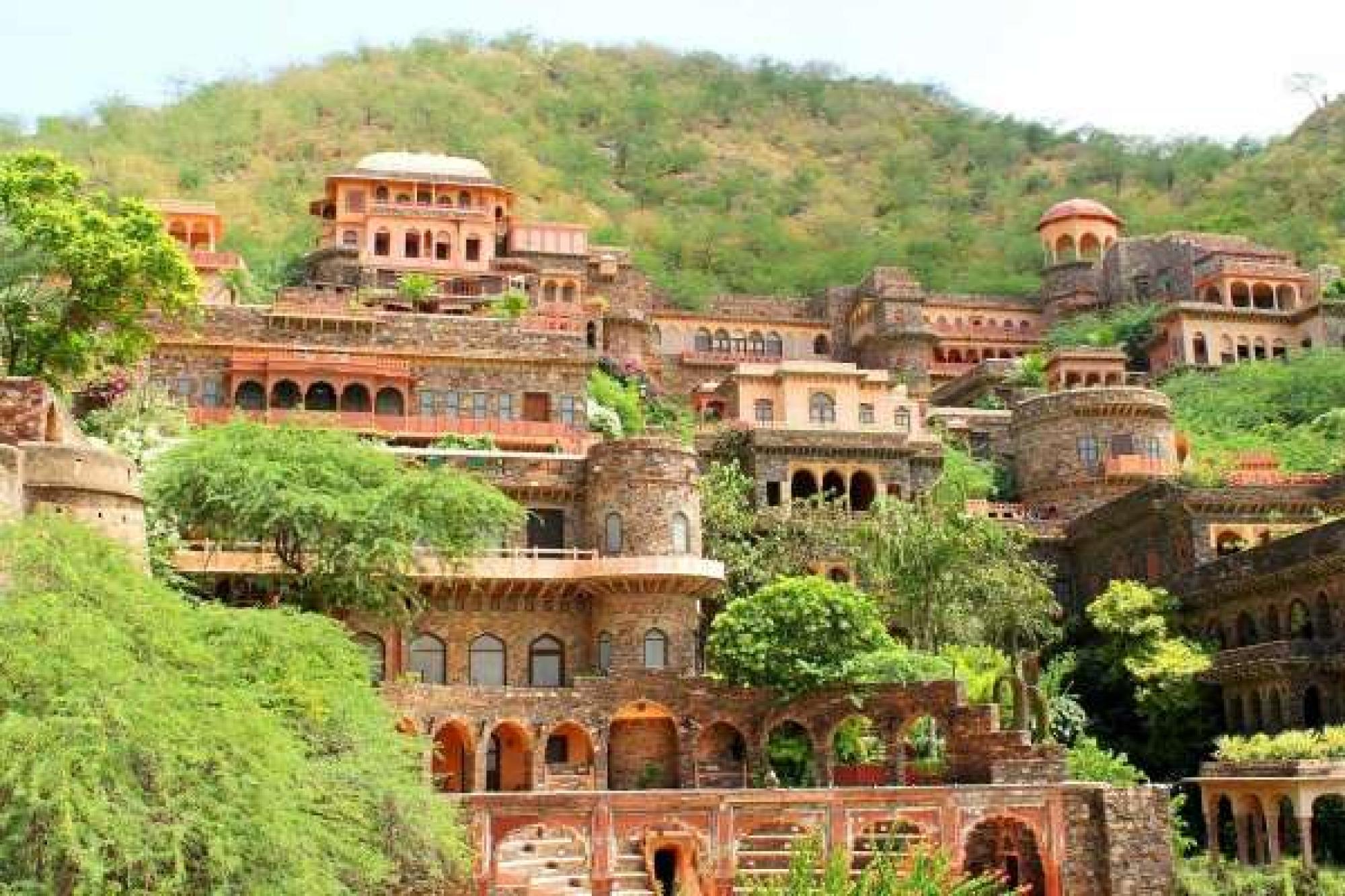 Delhi Neemrana Full Day Trip